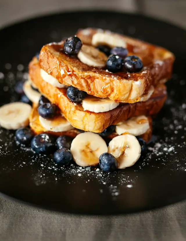 Caramelised French toast with berries